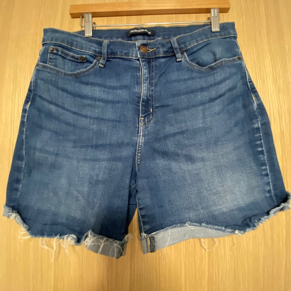 Calvin Klein Jeans Womens 12 Denim Shorts Blue Medium Wash Raw Hem CJ1S8100